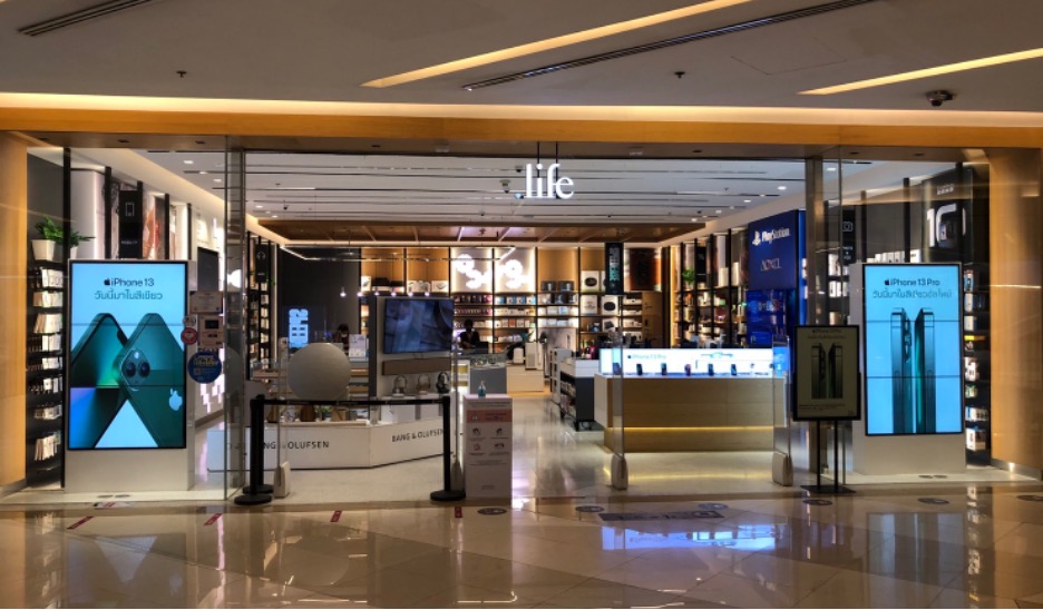 iStudio & .Life roll out end to end signage solution with Giant Pumpkin